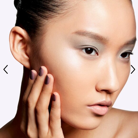 MAC "SHOW GOLD" EXTRA DIMENSION SKINFINISH HIGHLIGHTER - Picture 5 of 7